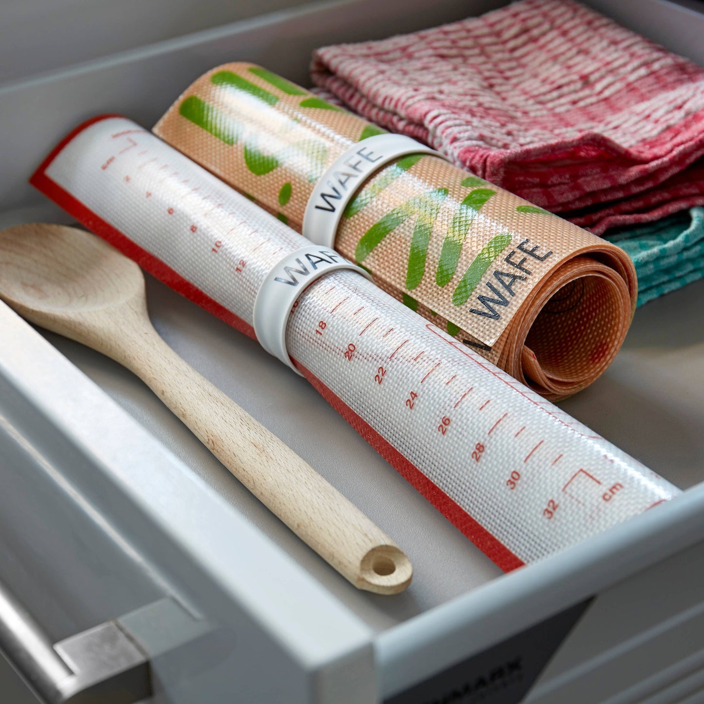 Silicone reusable baking mat